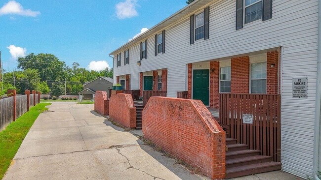 Building Photo - 3 Bed 2 Bath unit Close to Downtown