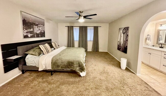 Building Photo - 2434 N Shade Tree Cir