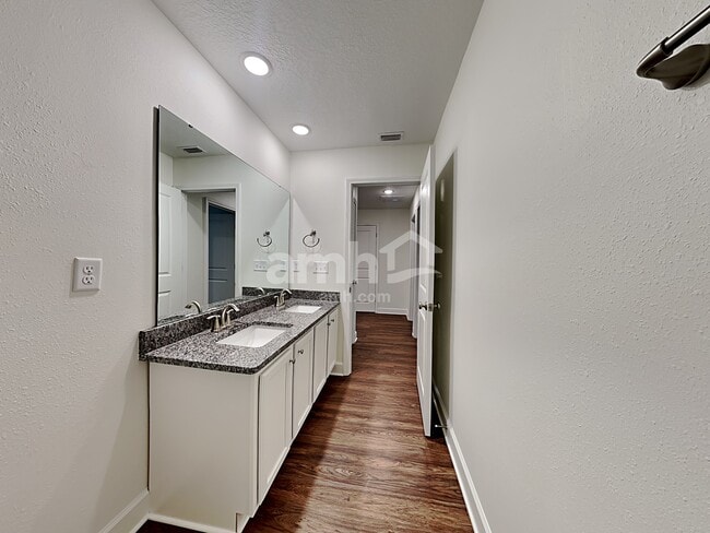 Building Photo - 1020 Bevington Dr