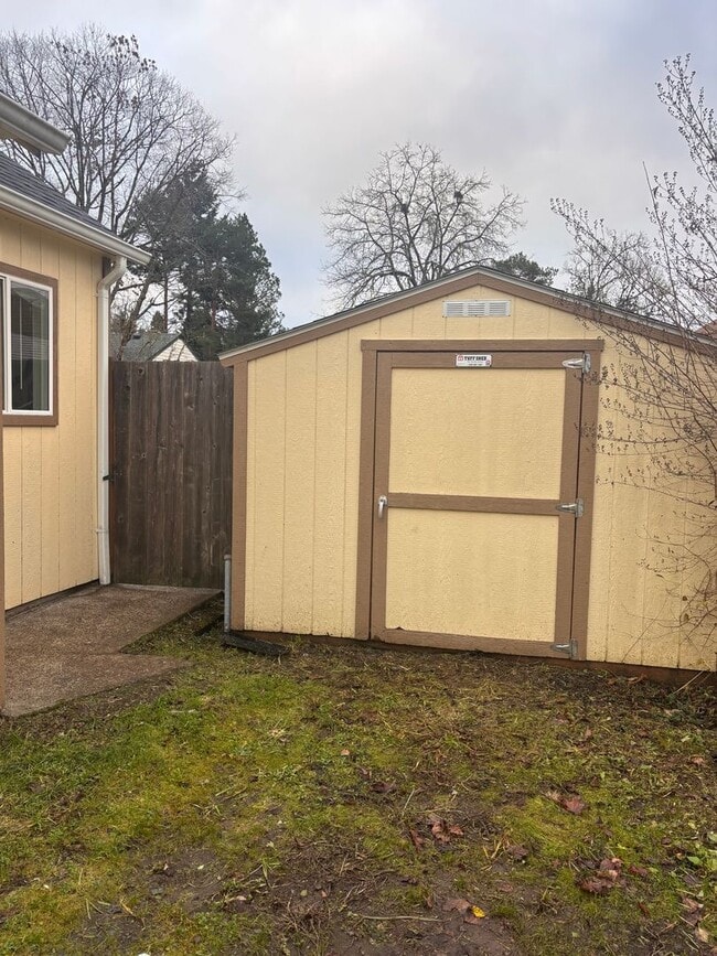 Building Photo - South Corvallis 2 Bedroom Home with Fenced Yard!