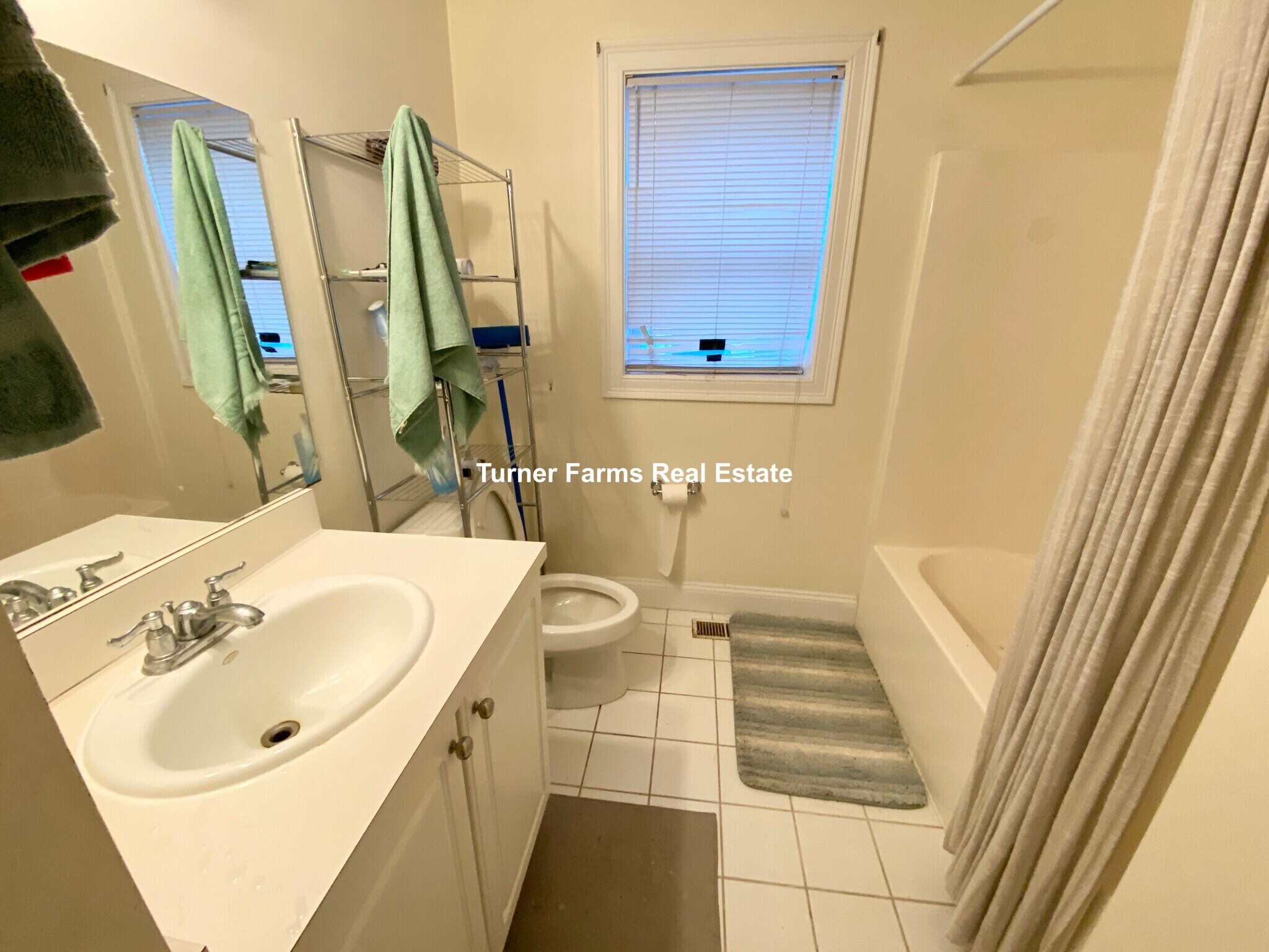 Building Photo - 128 Hillside St