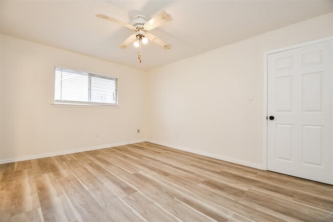 Building Photo - 162 Bluebonnet St