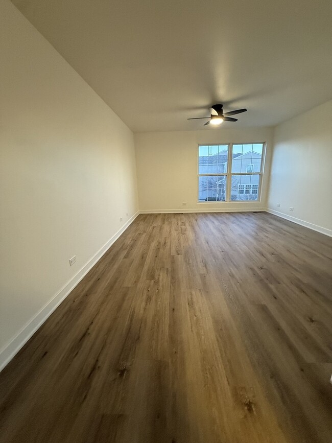 Building Photo - 16212 Golf View Dr