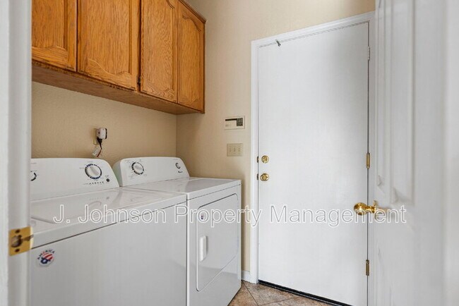 Building Photo - 516 Carrigane Way