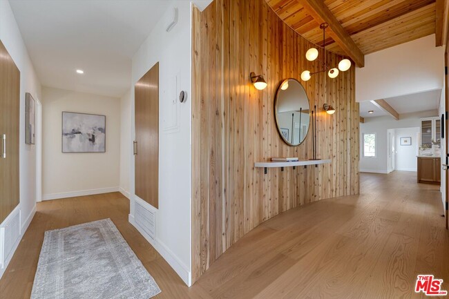 Building Photo - 211 Bellino Dr