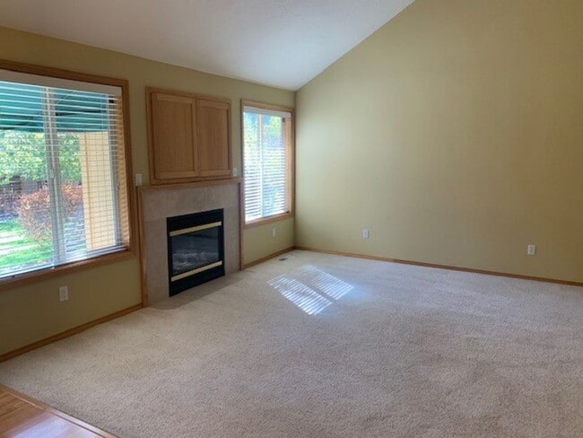 Building Photo - 3 Bedroom House on Quarter Acre!