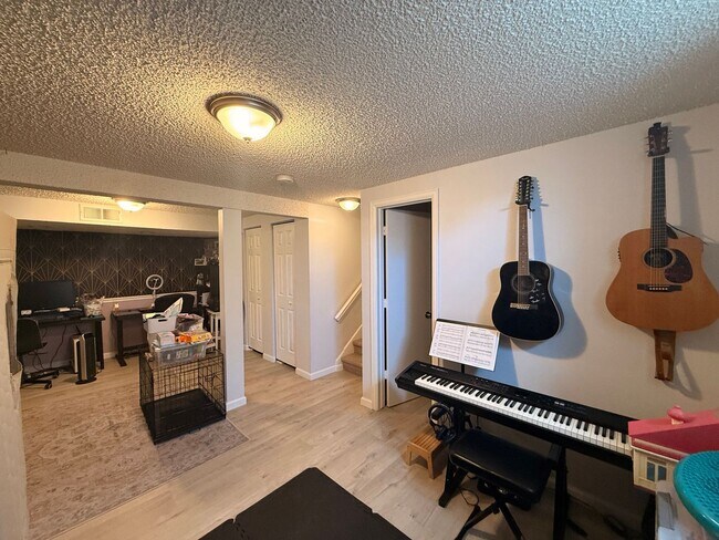 Building Photo - Comfortable Living in the Heart of Broomfield