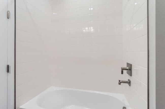 Building Photo - 676 Saddle Dr
