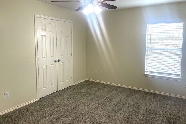 Building Photo - 3208 Waterglen Ct