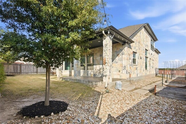 Building Photo - 607 Achilles St