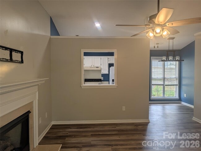 Building Photo - 131 Diamond Dr