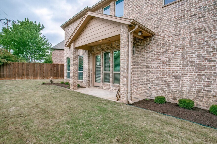 Building Photo - 1805 Castle Ct