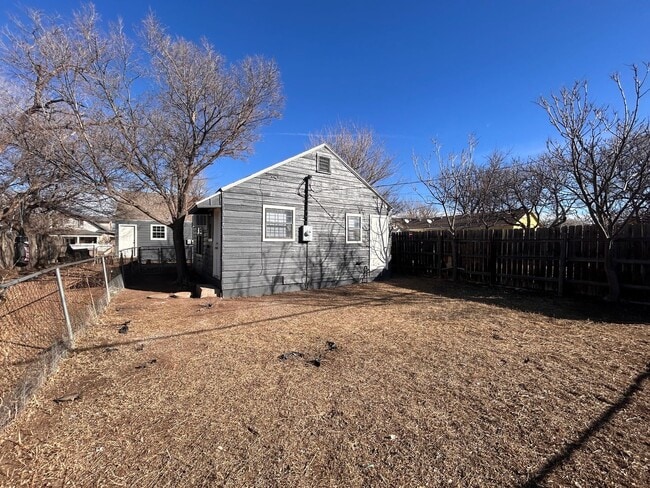 Building Photo - 1209 SW 20th Ave