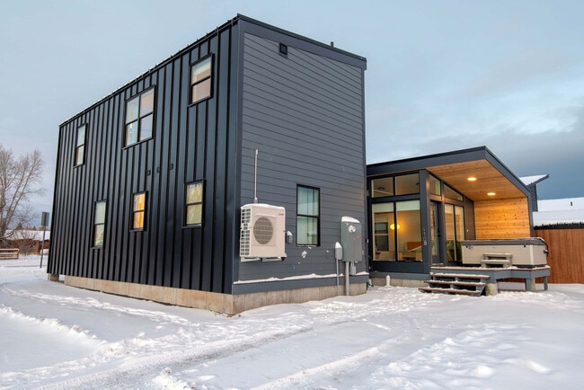 Building Photo - 27 4th St E