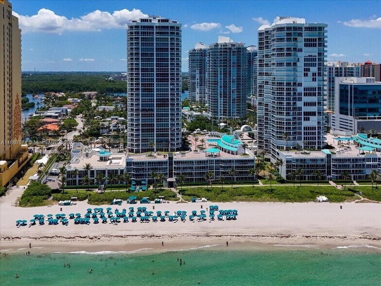 Building Photo - 16425 Collins Ave