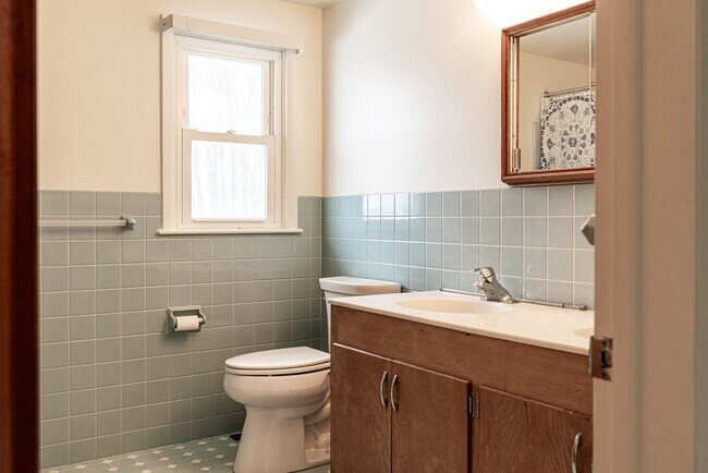 Building Photo - **Charming Colonial in Picturesque Lower Milford Township**