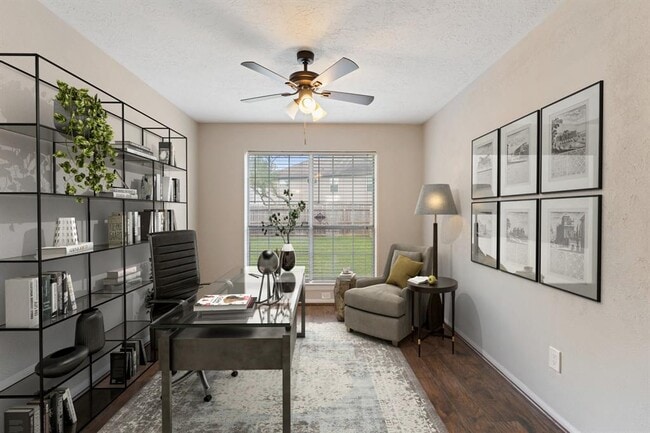 Building Photo - 7015 Redwood Falls Dr