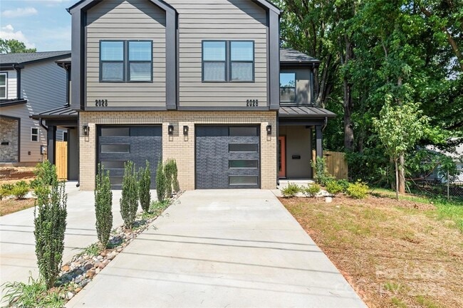 Primary Photo - 2025 Wilson Ave