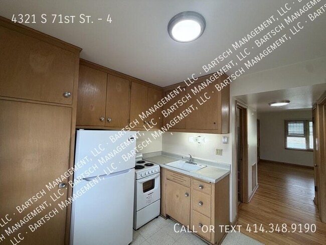 Building Photo - 4321 S 71st St