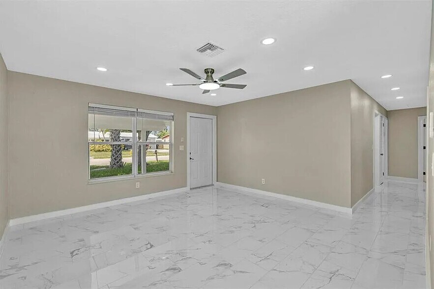 Building Photo - 2770 NW 25th St