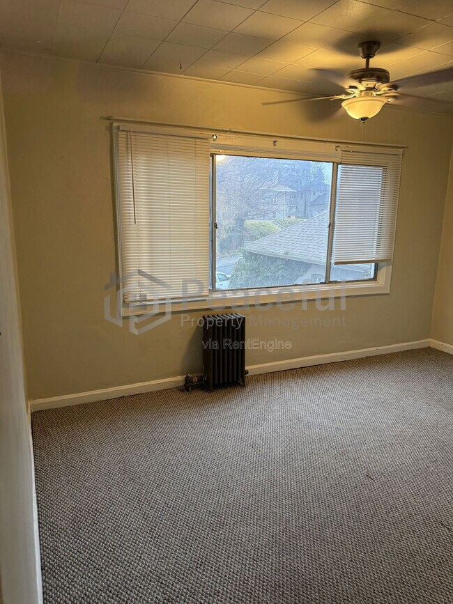 Building Photo - 417 Wall St