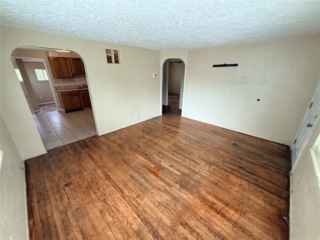 Building Photo - 1759 Temple Terrace S