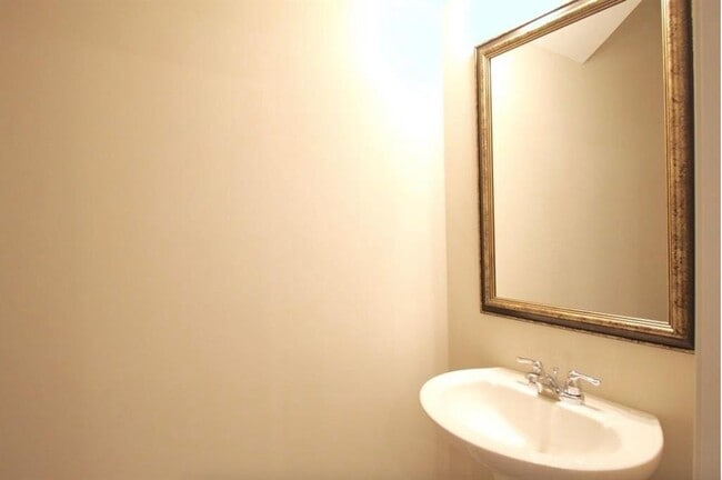 Building Photo - 6148 Lanier Harbor Lndg