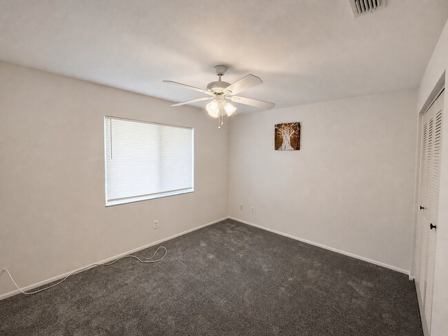 Building Photo - Condo in Gated Winterset