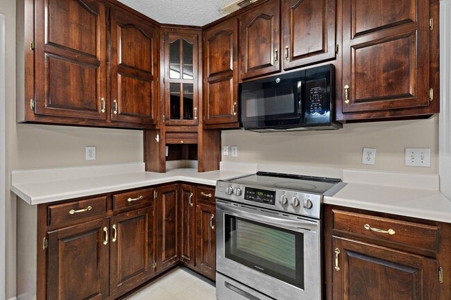 Building Photo - Large Home in Harvest