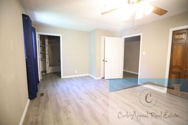 Building Photo - Beautifully renovated 4-bedroom 3 bath hom...