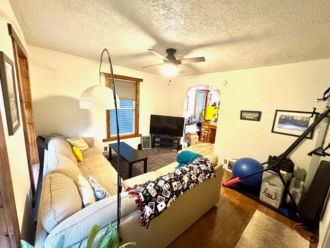 Building Photo - 103 Luton Ave SE