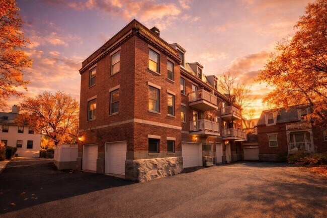 Building Photo - 216 Summit Ave