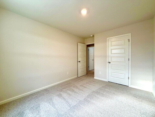 Building Photo - 913 Moray Ln