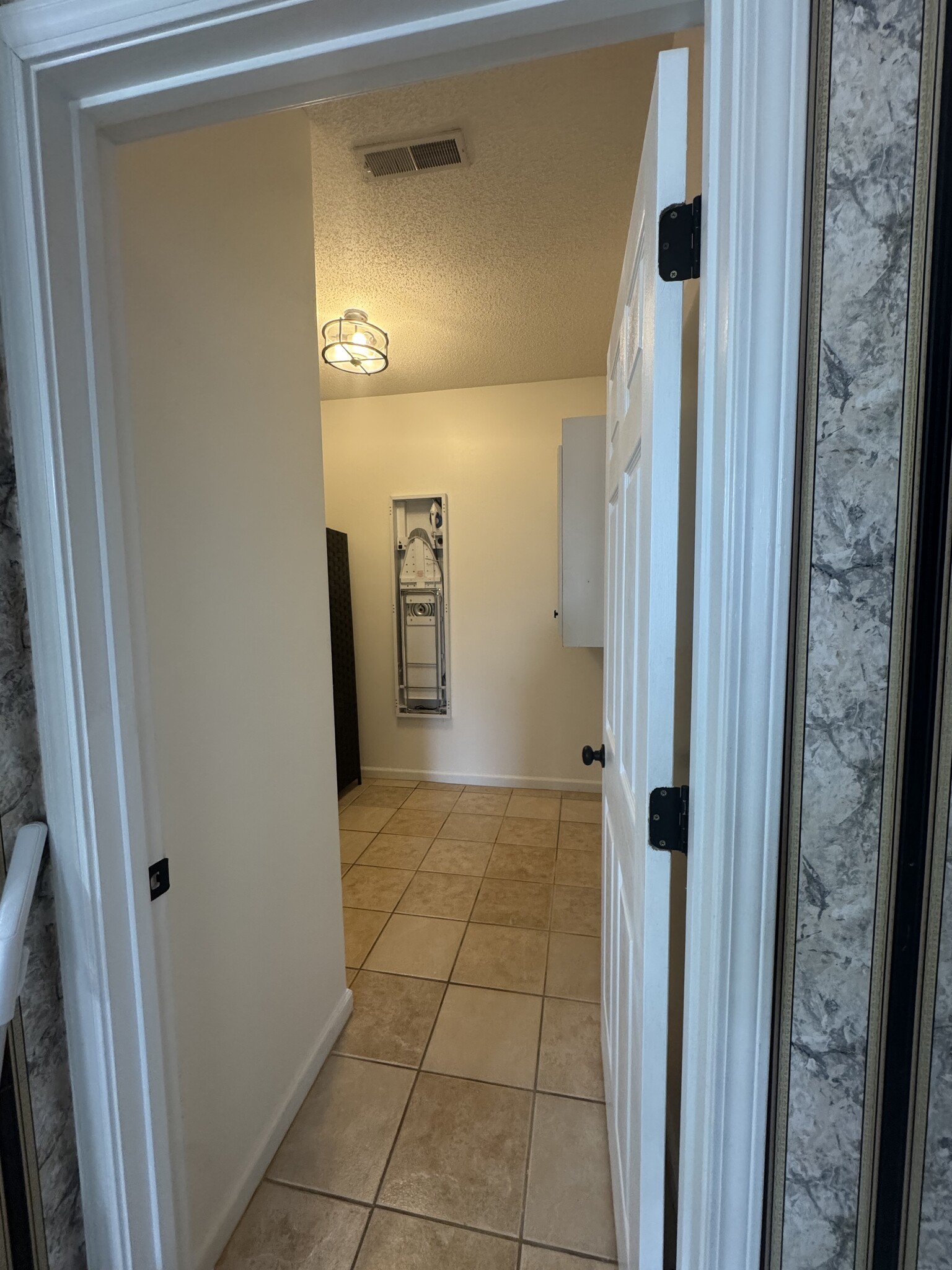 Laundry room. - 1701 Water Oak Dr