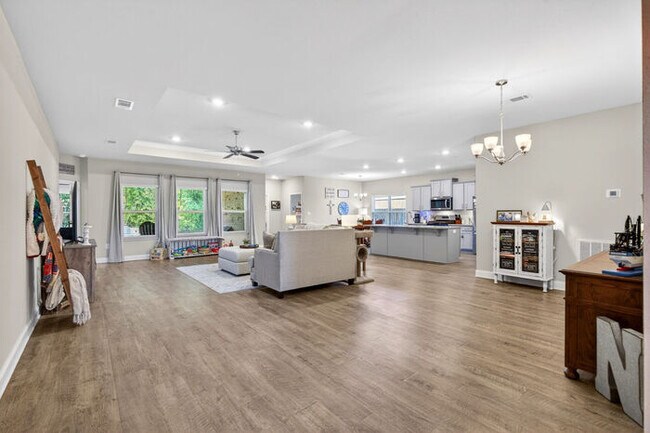 Building Photo - 8009 Crawford Dr