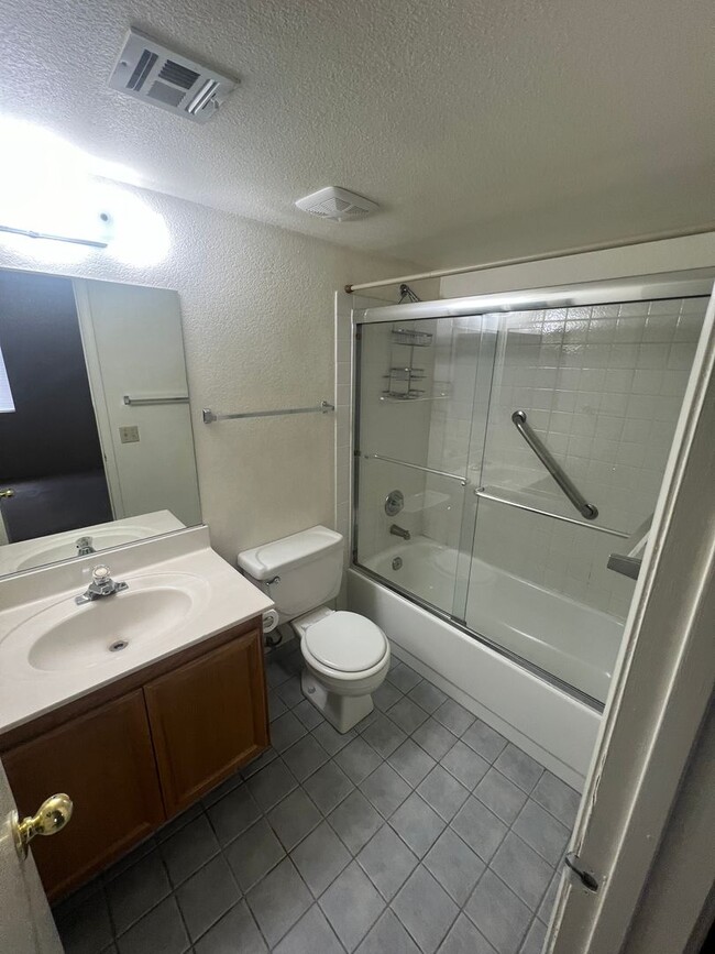 Building Photo - 1st floor condo - Near parks & Summerlin pkwy