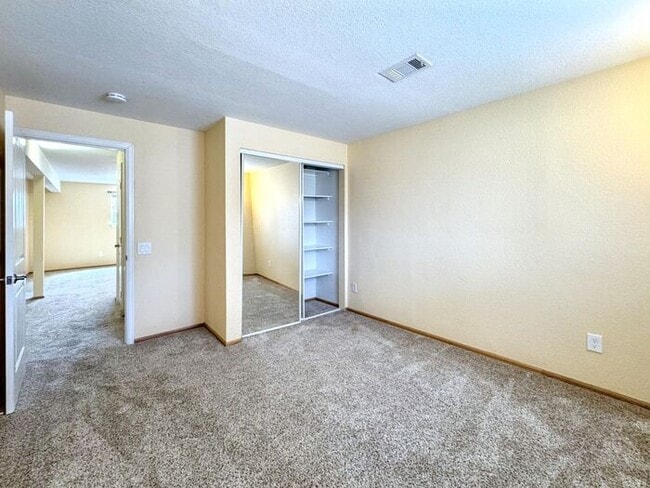 Building Photo - Spacious 4-Bedroom Home with Modern Amenit...