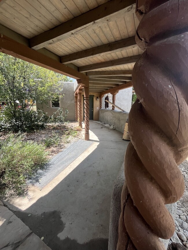Building Photo - 120 Los Cordovas