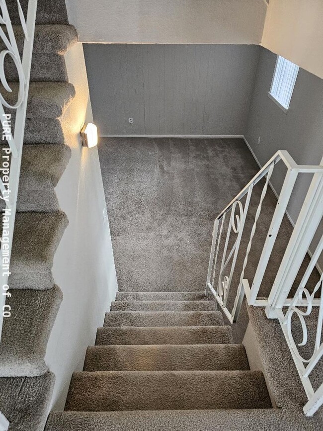 Building Photo - Tri-level home with central air and 1-car garage