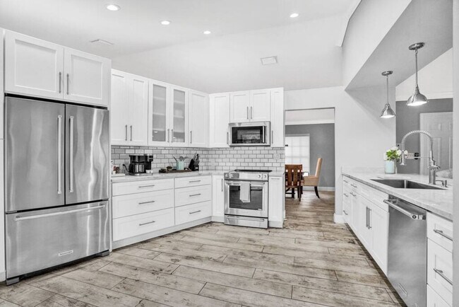 Building Photo - 9841 1st St