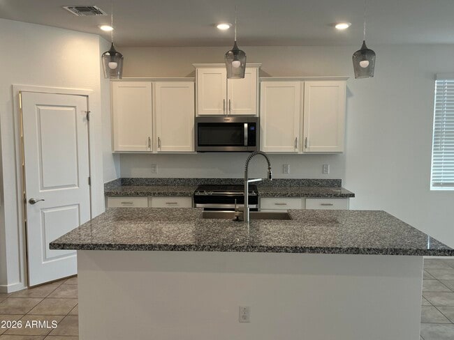 Building Photo - 19915 W Badgett Ln