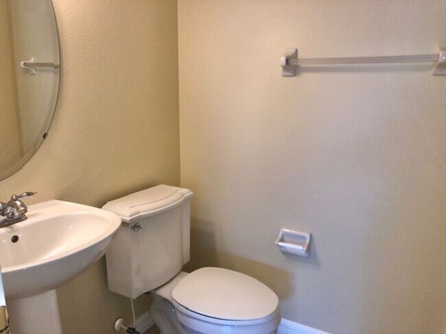 Building Photo - EAGLE CREEK LAKE NONA! WELCOME HOME! Beautiful water views! Spacious 2 story-3 bedroom 2.5 bath h...