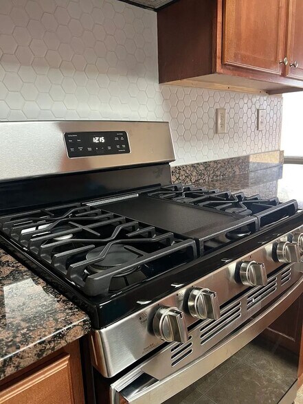 Building Photo - 6211 Crestgate Ln