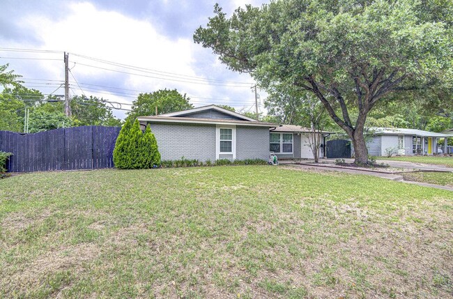 Building Photo - 1311 Westmoor Dr