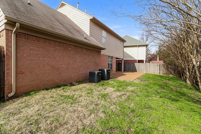 Building Photo - 2792 Shady Well