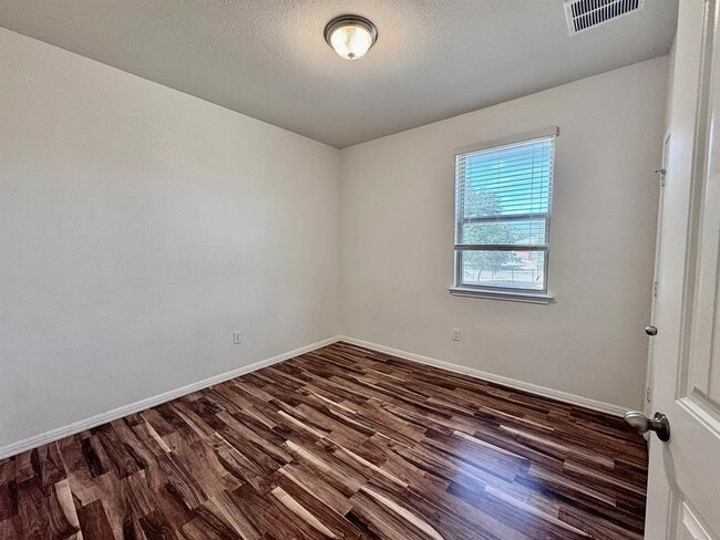 Building Photo - 1001 Zodiac Ln