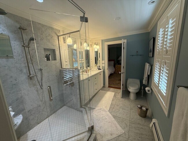 Building Photo - 506 Roslyn Pl