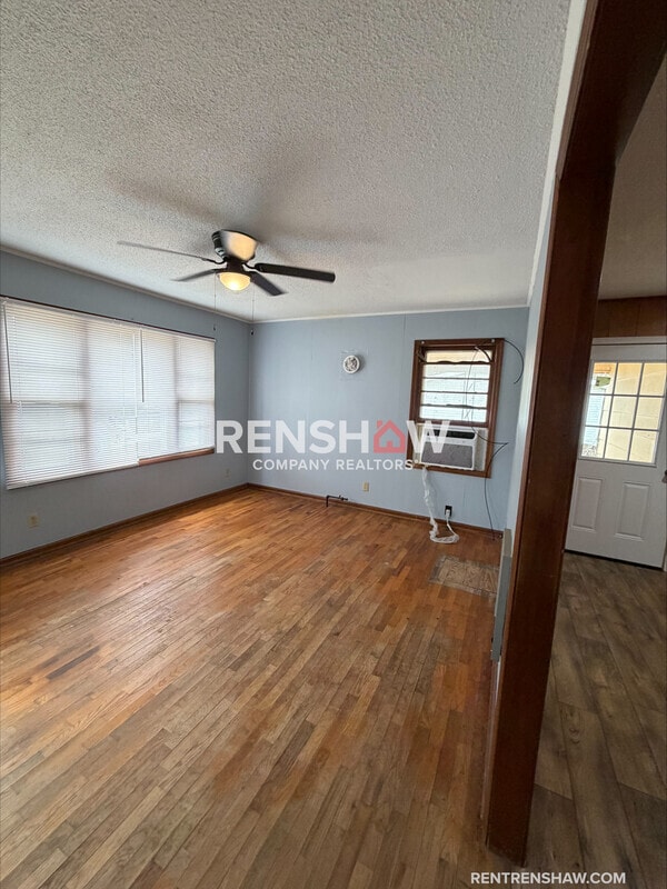 Building Photo - 179 W Main St