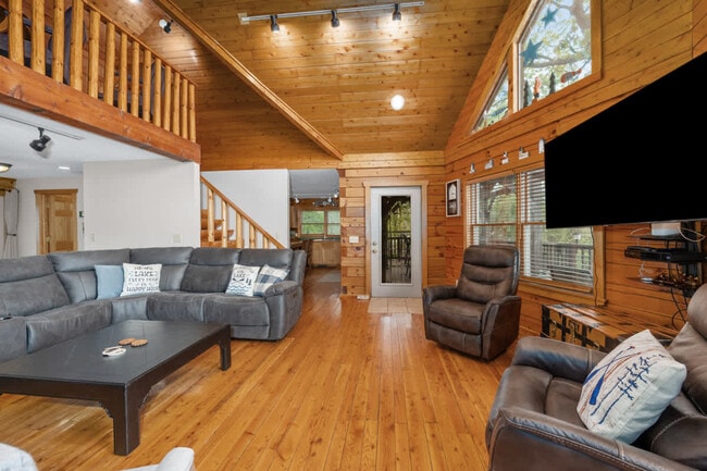 Building Photo - 5000 Gahan St NE