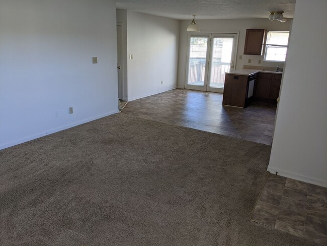 Building Photo - Spacious 2 bed 2 bath in Greenwood!